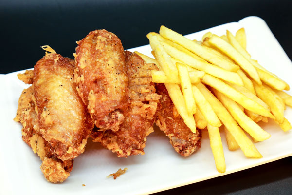 031-Chicken-Wings-Fries.jpg